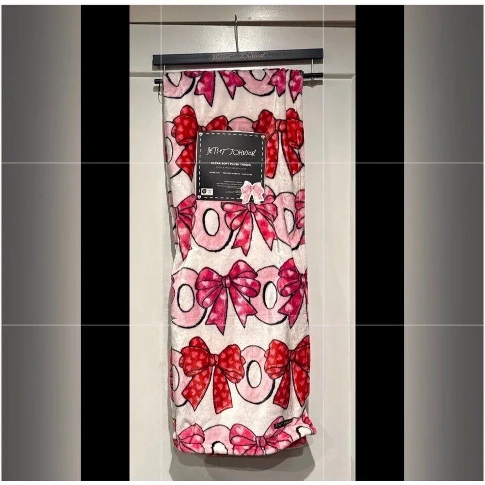 Viral Betsey Johnson Pink Bow XOXO Blanket